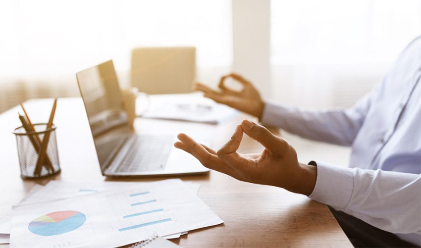 Mindfulness, burnout, agotamiento laboral, yoga, respiracion, relajacion, 